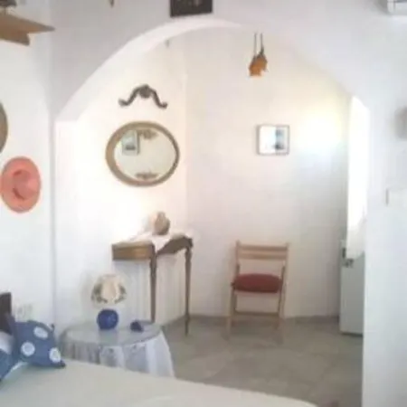 In The Center Of Artemonas, Sifnos Артемон